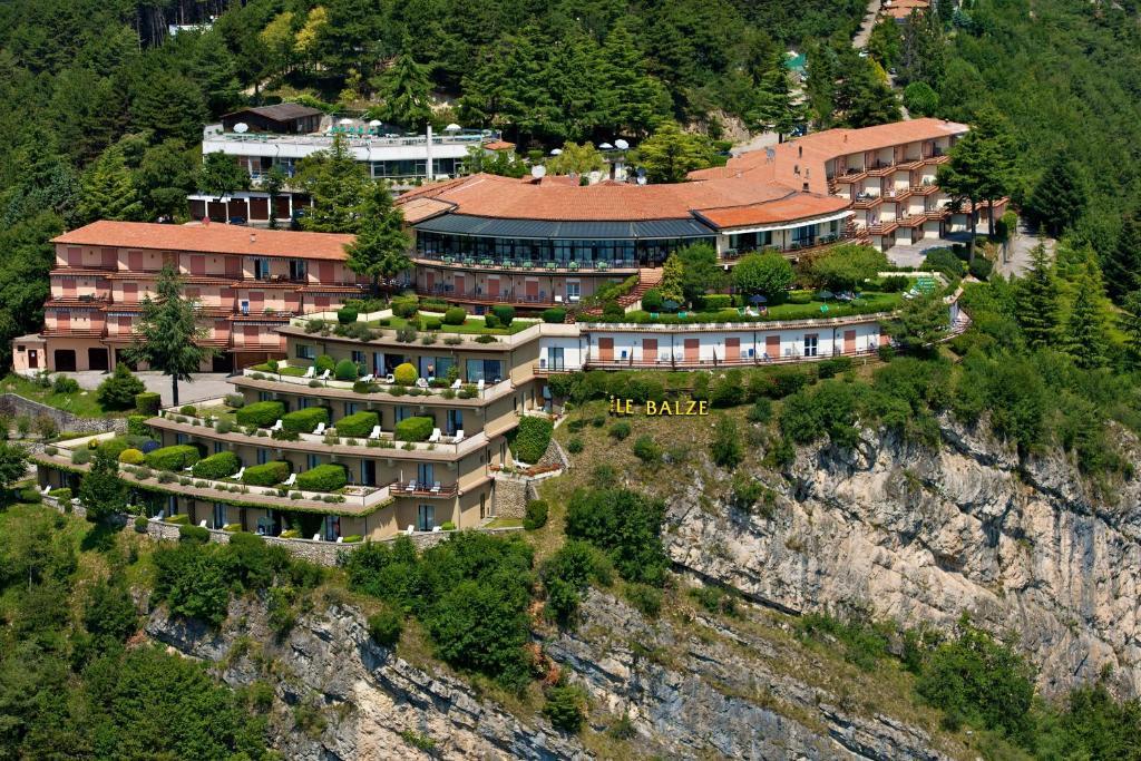 Hotel Le Balze - Aktiv & Wellness Tremosine Exteriör bild